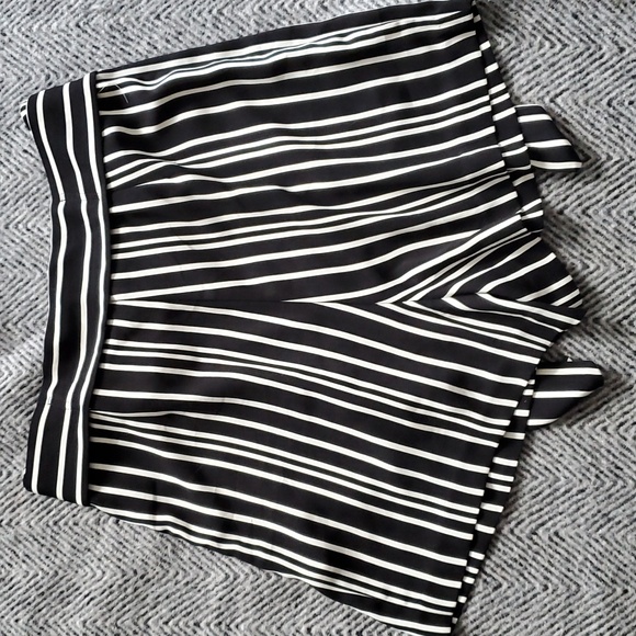 Meg & Margot stripes high rise short - Picture 7 of 7